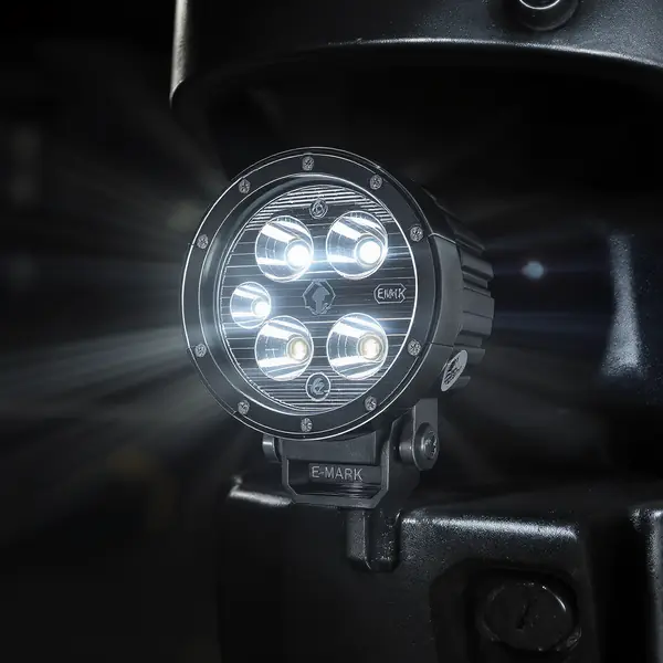 IP67-klassade och E-märkta LED-extraljus för lastbil med korrekt montering enligt Transportstyrelsens krav för tunga fordon över 3,5 ton