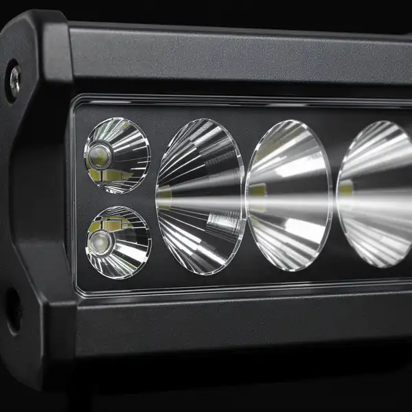 LED-extraljus optiksystem – reflektorer och linser för olika ljusbilders utformning